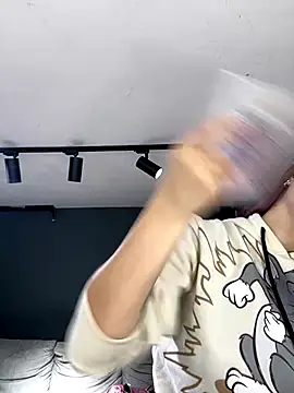 HannahCollyns online show from December 18, 2025, 1:26 pm