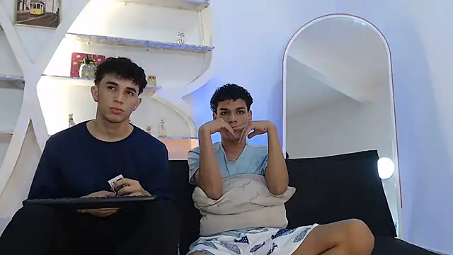 Snapshot of THREE_GUYS_HOT chatting on September 25, 2025, 7:31 pm THREE GUYS HOT online show from September 25, 2025, 7:31 pm