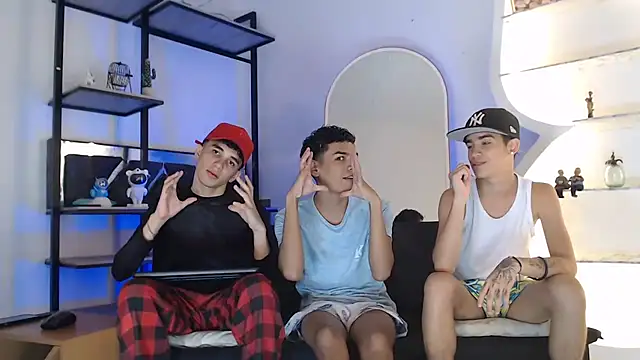 Snapshot of THREE_GUYS_HOT chatting on September 24, 2025, 7:42 pm THREE GUYS HOT online show from September 24, 2025, 7:42 pm