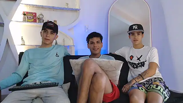 Snapshot of THREE_GUYS_HOT chatting on September 26, 2025, 7:43 pm THREE GUYS HOT online show from September 26, 2025, 7:43 pm