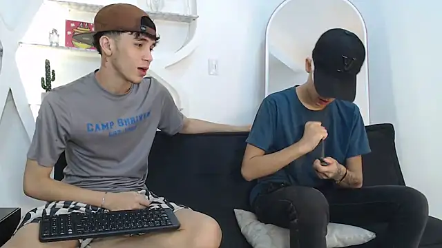 Snapshot of THREE_GUYS_HOT chatting on October 21, 2025, 7:24 pm THREE GUYS HOT online show from October 21, 2025, 7:24 pm