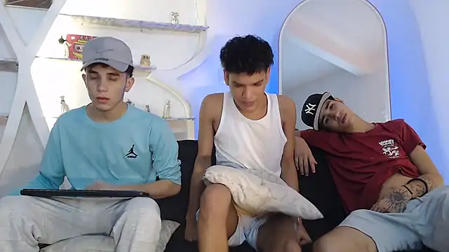 Snapshot of THREE_GUYS_HOT chatting on September 27, 2025, 7:53 pm THREE GUYS HOT online show from September 27, 2025, 7:53 pm