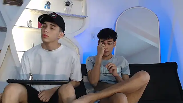 Snapshot of THREE_GUYS_HOT chatting on October 1, 2025, 7:18 pm THREE GUYS HOT online show from October 1, 2025, 7:18 pm