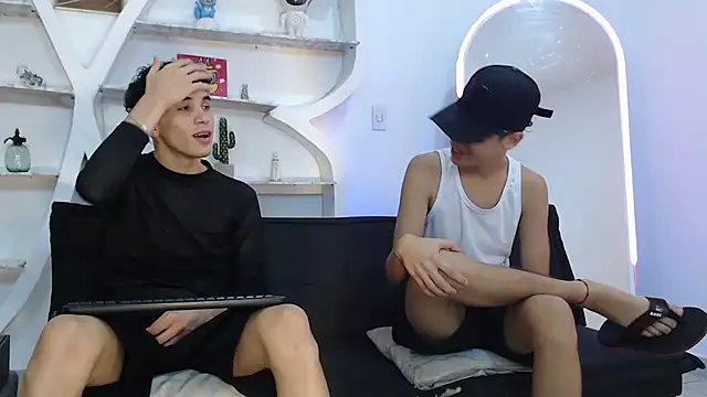 Snapshot of THREE_GUYS_HOT chatting on October 28, 2025, 7:24 pm THREE GUYS HOT online show from October 28, 2025, 7:24 pm