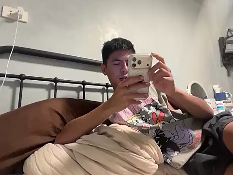 twinkrnboy online show from November 26, 2025, 4:34 am