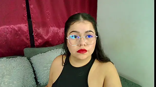 LilyRousee online show from October 4, 2025, 8:43 pm