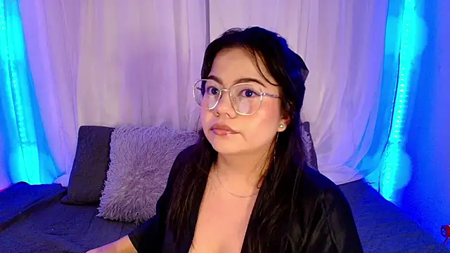 LilyRousee online show from April 6, 2026, 3:57 am