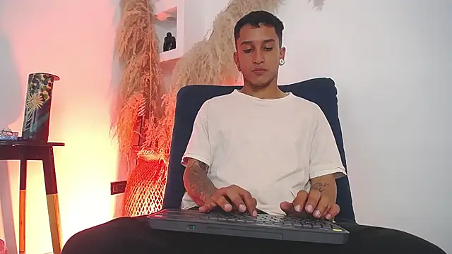 Snapshot of Ram_Swain chatting on September 23, 2025, 3:57 am Ram Swain online show from September 23, 2025, 3:57 am