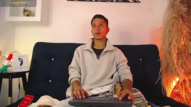 Snapshot of Ram_Swain chatting on October 6, 2025, 1:12 pm Ram Swain online show from October 6, 2025, 1:12 pm