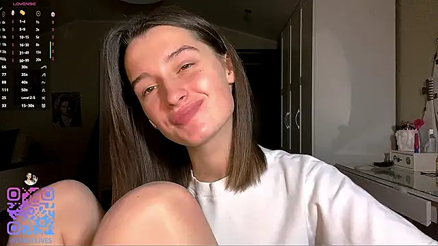 DarlineBrustera online show from December 15, 2025, 2:23 pm