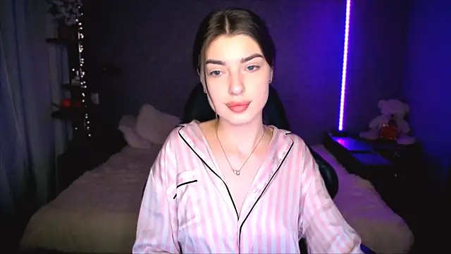 Dianaa Lee0 online show from April 8, 2026, 9:49 pm