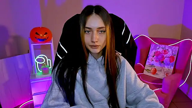 olivianorton online show from October 23, 2025, 3:21 pm