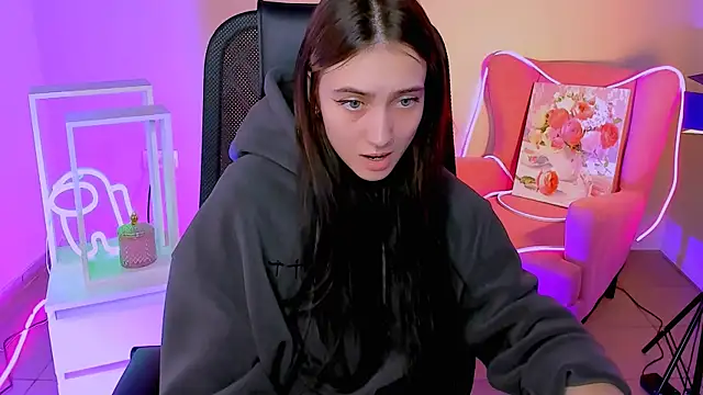 olivianorton online show from September 30, 2025, 12:33 pm