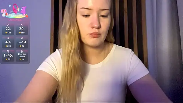 PandaFluff online show from November 10, 2025, 4:23 pm