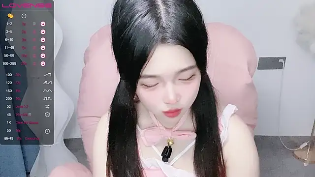 Snapshot of A_SR_002 chatting on September 19, 2025, 1:37 pm A SR 002 online show from September 19, 2025, 1:37 pm