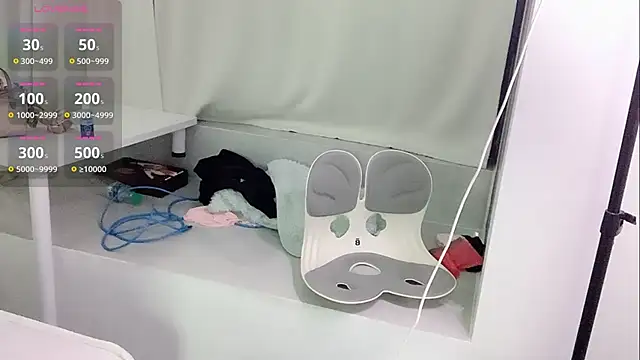 Snapshot of A_SR_002 chatting on October 29, 2025, 1:21 pm A SR 002 online show from October 29, 2025, 1:21 pm