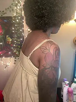 MistiSavannah online show from June 24, 2026, 2:21 am