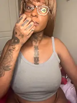 MistiSavannah online show from November 19, 2025, 2:11 am