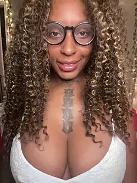 MistiSavannah online show from April 27, 2026, 1:03 am