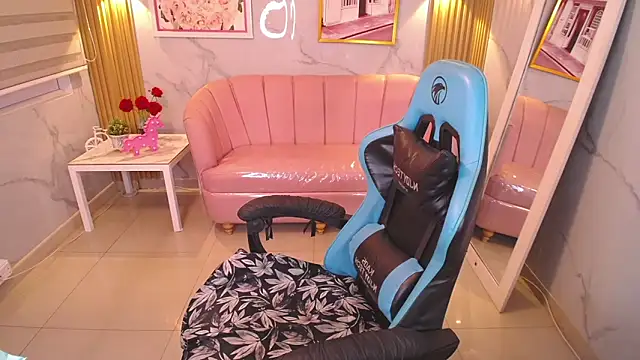 angel09 a  online show from December 19, 2025, 12:40 pm