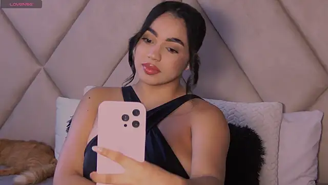 CharlotteeBrownn online show from November 5, 2025, 7:06 pm