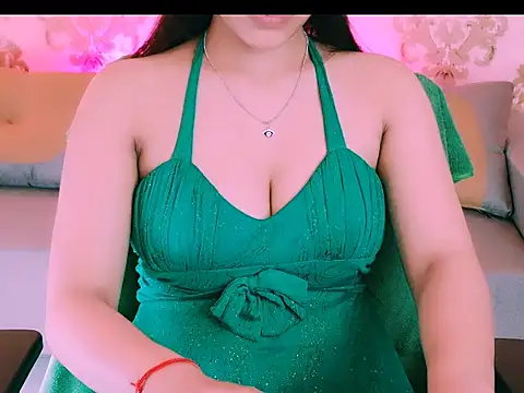 Snapshot of My_Rose chatting on October 6, 2025, 2:40 pm My Rose online show from October 6, 2025, 2:40 pm