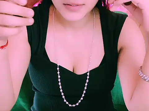 Snapshot of My_Rose chatting on October 4, 2025, 5:03 pm My Rose online show from October 4, 2025, 5:03 pm