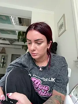 OliviaaFischer online show from April 1, 2026, 1:41 pm