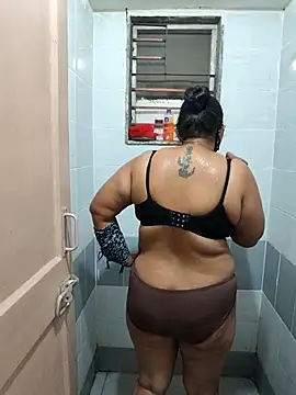 Snapshot of Komal-stream chatting on October 10, 2025, 11:55 am Komal-stream online show from October 10, 2025, 11:55 am