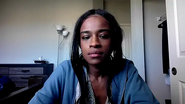 Marlowlovee online show from October 7, 2025, 4:19 pm