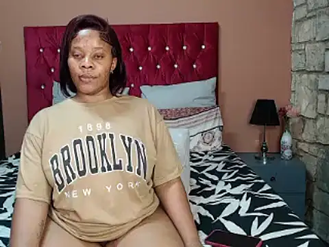 EmmyLove1 online show from October 16, 2025, 8:28 pm