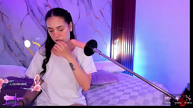 Emmiicute online show from April 1, 2026, 8:28 pm