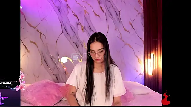 Snapshot of Emmiicute chatting on February 18, 2026, 8:27 pm Emmiicute online show from February 18, 2026, 8:27 pm