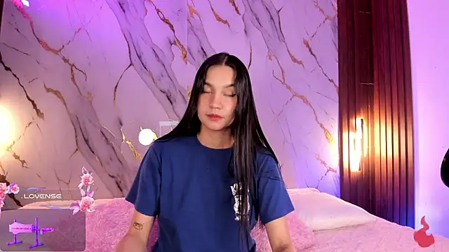 Snapshot of Emmiicute chatting on February 19, 2026, 8:28 pm Emmiicute online show from February 19, 2026, 8:28 pm