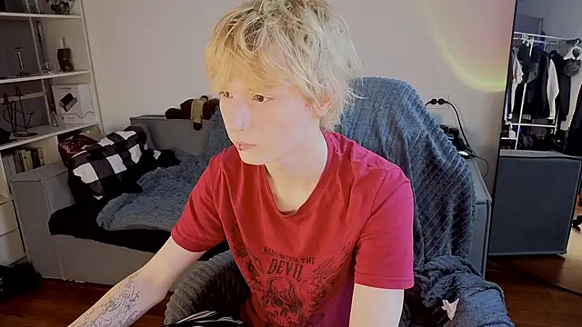 Snapshot of Your_avatar chatting on October 7, 2025, 12:39 pm Your avatar online show from October 7, 2025, 12:39 pm