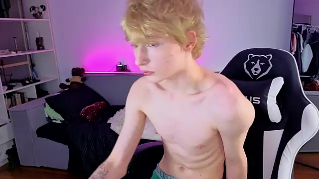 Snapshot of Your_avatar chatting on September 26, 2025, 8:16 pm Your avatar online show from September 26, 2025, 8:16 pm