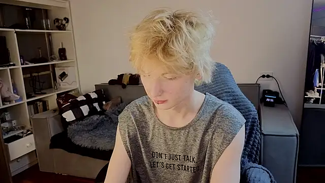 Snapshot of Your_avatar chatting on October 8, 2025, 5:57 pm Your avatar online show from October 8, 2025, 5:57 pm