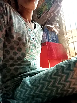 Snapshot of priyastrip314 chatting on February 17, 2026, 7:05 am priyastrip314 online show from February 17, 2026, 7:05 am