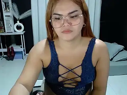 Snapshot of KylieSmith chatting on December 15, 2025, 4:57 pm KylieSmith online show from December 15, 2025, 4:57 pm