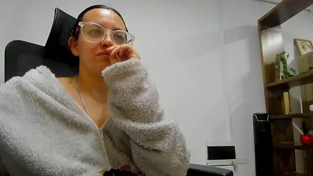 Snapshot of dalila_macherano1 chatting on October 14, 2025, 7:53 am dalila macherano1 online show from October 14, 2025, 7:53 am