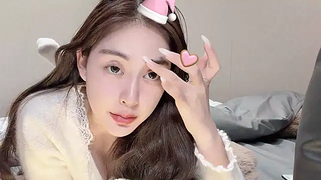 Snapshot of Aquarius-002 chatting on January 19, 2026, 12:31 pm Aquarius-002 online show from January 19, 2026, 12:31 pm