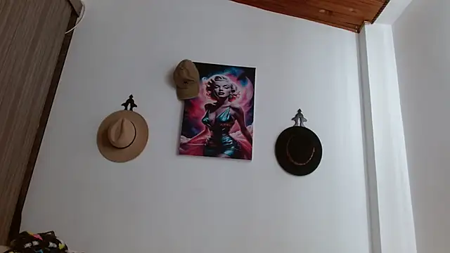 Snapshot of Crystal_Star_ chatting on February 9, 2026, 3:54 pm Crystal Star online show from February 9, 2026, 3:54 pm