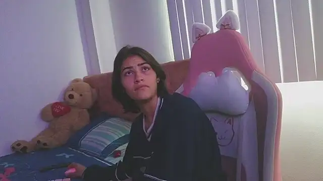 Crystal Star  online show from November 6, 2025, 1:26 pm