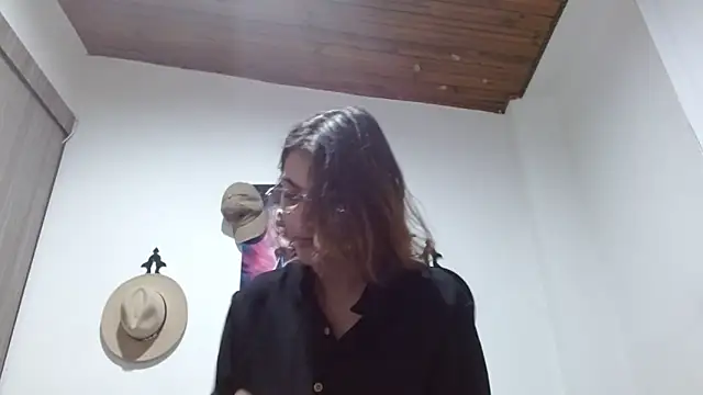 Snapshot of Crystal_Star_ chatting on February 14, 2026, 11:05 pm Crystal Star online show from February 14, 2026, 11:05 pm