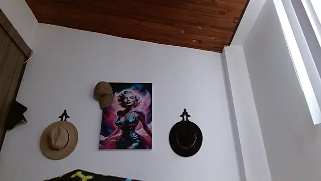 Snapshot of Crystal_Star_ chatting on February 16, 2026, 12:04 pm Crystal Star online show from February 16, 2026, 12:04 pm