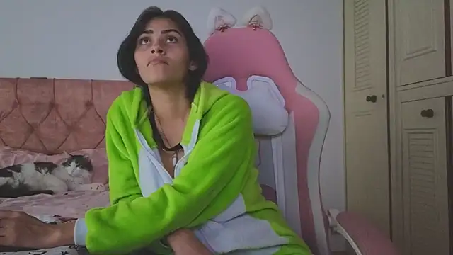 Crystal Star  online show from September 30, 2025, 7:20 pm