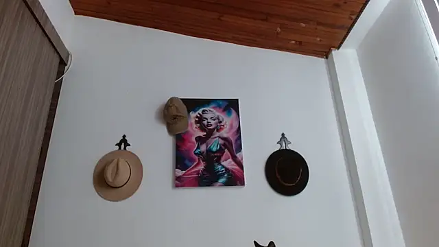 Snapshot of Crystal_Star_ chatting on February 8, 2026, 3:43 pm Crystal Star online show from February 8, 2026, 3:43 pm