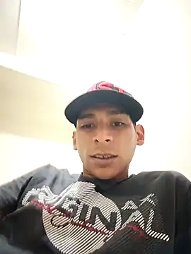 alex colombiano online show from November 3, 2025, 10:46 pm