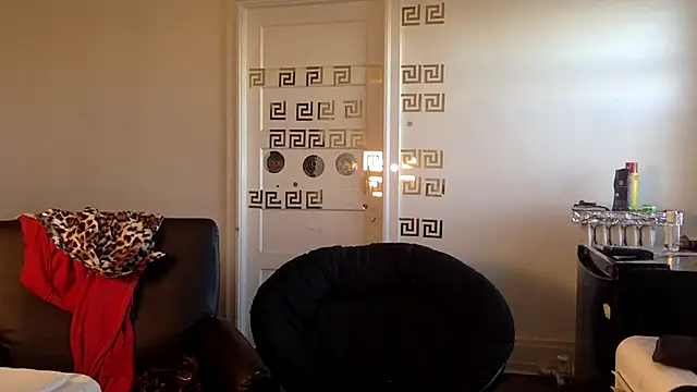 Diodre Benyoon online show from April 15, 2026, 1:33 am