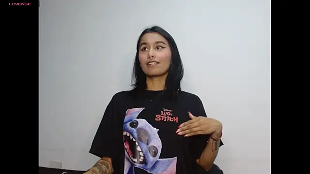 Gia Lee online show from November 11, 2025, 2:39 am